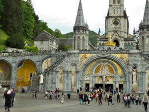 Lourdes door