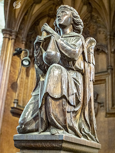 Cathedra carving