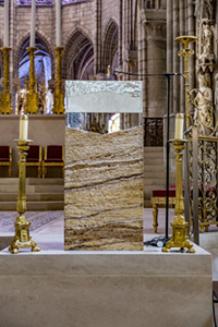 Crossing altar